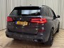 BMW X5 xDrive45e 395PK *M-Sport* Dravitgrau / Apple Carplay / Adapt. Cruise / LED / Keyless / Memory / 22"LMV / Leder / Stoelverwarming / Camera