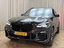 BMW X5 xDrive45e 395PK *M-Sport* Dravitgrau / Apple Carplay / Adapt. Cruise / LED / Keyless / Memory / 22"LMV / Leder / Stoelverwarming / Camera