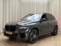 BMW X5 xDrive45e 395PK *M-Sport* Dravitgrau / Apple Carplay / Adapt. Cruise / LED / Keyless / Memory / 22"LMV / Leder / Stoelverwarming / Camera