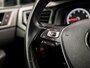 Volkswagen Polo 1.0 TSI Sportline (APPLE CARPLAY, GROOT NAVI, LM VELGEN, GETINT GLAS, SPORTSTOELEN, ADAPTIVE CRUISE, ARMSTEUN, NIEUWSTAAT)