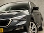 Skoda Scala 1.0 TSI Sport (PANORAMADAK, VIRTUAL COCKPIT, APPLE CARPLAY, GROOT NAVI, KUIPSTOELEN, CLIMATE, GETINT GLAS, ZWART HEMEL, LED KOPLAMPEN, NIEUWSTAAT)