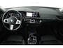 BMW 1-Serie 118i Executive Edition (TREKHAAK, DIGITALE COCKPIT, CAMERA, SFEERVERLICHTING, PARKEERSENSOREN, DEALER ONDERHOUDEN)