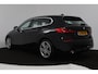 BMW 1-Serie 118i Executive Edition (TREKHAAK, DIGITALE COCKPIT, CAMERA, SFEERVERLICHTING, PARKEERSENSOREN, DEALER ONDERHOUDEN)