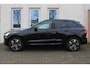 Volvo XC60 2.0 T6 Plug-in hybrid AWD Core | Visual park assist | Verwarmbare voorstoelen | Extra getint glas achter | Verwarmbare buitenste zitplaatsen tweede zitrij | Stuurverwarming | Premium Audio by Harman Kardon | Pilot Assist | 19" 5-Dubbel spaaks glanzend zwart Diamond Cut | Blind spot | Adaptive cruise control |