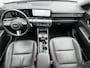 Hyundai Kona Electric Premium 65.4 kWh Automaat / Dealer onderhouden / NL auto / Leder / Afneembare trekhaak 750 kg / Stoelventilatie / Stuur-, stoel- en achterbankverwarming / 19" LM wielen /
