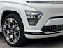 Hyundai Kona Electric Premium 65.4 kWh Automaat / Dealer onderhouden / NL auto / Leder / Afneembare trekhaak 750 kg / Stoelventilatie / Stuur-, stoel- en achterbankverwarming / 19" LM wielen /