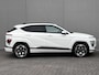 Hyundai Kona Electric Premium 65.4 kWh Automaat / Dealer onderhouden / NL auto / Leder / Afneembare trekhaak 750 kg / Stoelventilatie / Stuur-, stoel- en achterbankverwarming / 19" LM wielen /