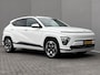 Hyundai Kona Electric Premium 65.4 kWh Automaat / Dealer onderhouden / NL auto / Leder / Afneembare trekhaak 750 kg / Stoelventilatie / Stuur-, stoel- en achterbankverwarming / 19" LM wielen /