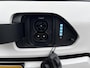 Hyundai Kona Electric Premium 65.4 kWh Automaat / Dealer onderhouden / NL auto / Leder / Afneembare trekhaak 750 kg / Stoelventilatie / Stuur-, stoel- en achterbankverwarming / 19" LM wielen /
