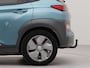 Hyundai Kona Electric EV Premium 64 kWh | Vaste trekhaak | Navigatie | Lederen bekleding | Electr.voorstoelen | Apple Carplay | Parkeersensoren voor en achter |
