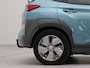 Hyundai Kona Electric EV Premium 64 kWh | Vaste trekhaak | Navigatie | Lederen bekleding | Electr.voorstoelen | Apple Carplay | Parkeersensoren voor en achter |