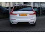 Volvo XC60 2.0 T6 Plug-in hybrid AWD Ultimate Dark | Schuif-/ kanteldak| Head-up display| Harman Kardon audiosysteem| Stoelverwarming voor + achter| Stuurwielverwarming| Semi- elektrisch inklapbare trekhaak|