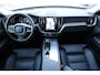 Volvo XC60 2.0 T6 Plug-in hybrid AWD Ultimate Dark | Schuif-/ kanteldak| Head-up display| Harman Kardon audiosysteem| Stoelverwarming voor + achter| Stuurwielverwarming| Semi- elektrisch inklapbare trekhaak|