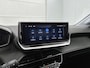 Peugeot 208 Allure 100pk | Navigatie | Climate Control | Cruise Control | Parkeersensoren v+a | Armsteun | Digitaal instrumentenpaneel | Draadloze Apple Carplay / Android Auto | DAB+ radio | Led koplampen | All seasonbanden | Donker getint glas | 16" lichtmetalen velgen |