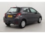 Toyota Yaris 1.3 VVT-i Now | Origineel NL | Volledige dealerhistorie | Trekhaak | Airco | Radio CD/MP3 speler | Stuurwiel multifunctioneel | Elektrische ramen voor