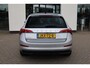 Skoda Scala 1.0 TSI Ambition 110PK / 81kW, Dealer onderhouden, achteruitrijcamera (rear view), parkeersensoren achter, elektrisch verstel-, verwarm- en inklapbare buitenspiegels, adaptieve cruise control (ACC), licht- en regensensor, Apple Carplay & Android Auto, airco, multifunctioneel lederen stuurwiel etc.
