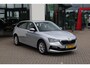 Skoda Scala 1.0 TSI Ambition 110PK / 81kW, Dealer onderhouden, achteruitrijcamera (rear view), parkeersensoren achter, elektrisch verstel-, verwarm- en inklapbare buitenspiegels, adaptieve cruise control (ACC), licht- en regensensor, Apple Carplay & Android Auto, airco, multifunctioneel lederen stuurwiel etc.