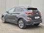 Hyundai Kona Electric EV Comfort Smart 64 kWh Automaat / Accu SOH 98% / Dealer onderhouden / WLTP bereik 484 km bereik stad 660 km / Fabrieksgarantie tot 08-2026 / Stuur-, en Stoel verwarming / Achteruitrijcamera / Apple Carplay Android Auto / Warmtepomp /