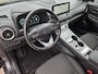 Hyundai Kona Electric EV Comfort Smart 64 kWh Automaat / Accu SOH 98% / Dealer onderhouden / WLTP bereik 484 km bereik stad 660 km / Fabrieksgarantie tot 08-2026 / Stuur-, en Stoel verwarming / Achteruitrijcamera / Apple Carplay Android Auto / Warmtepomp /