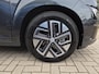 Hyundai Kona Electric EV Comfort Smart 64 kWh Automaat / Accu SOH 98% / Dealer onderhouden / WLTP bereik 484 km bereik stad 660 km / Fabrieksgarantie tot 08-2026 / Stuur-, en Stoel verwarming / Achteruitrijcamera / Apple Carplay Android Auto / Warmtepomp /