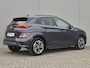 Hyundai Kona Electric EV Comfort Smart 64 kWh Automaat / Accu SOH 98% / Dealer onderhouden / WLTP bereik 484 km bereik stad 660 km / Fabrieksgarantie tot 08-2026 / Stuur-, en Stoel verwarming / Achteruitrijcamera / Apple Carplay Android Auto / Warmtepomp /