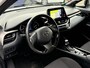 Toyota C-HR 1.8 Hybrid Bi-Tone **NAVIGATIE/ DODEHOEK DETECTIE/ STOELVERWARMING/ ADAPTIEF CRUISE CONTROL**