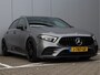 Mercedes-Benz A-klasse 180 AMG-line | Sfeerverlichting | Panoramadak | NAP