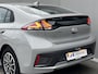 Hyundai Ioniq Comfort EV 38 kWh Automaat / Dealer onderhouden / Accu SoH 100% / Navigatie Bleulink / Adaptieve CC / Stuur- en stoelverwarming / Apple Carplay Android /