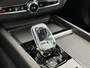 Volvo XC60 2.0 T6 Plug-in hybrid AWD Plus Black Edition | Sportstoelen | Harman Kardon audio | Elektrisch bedienbaar panoramadak | 21 inch Lichtmetalen velgen | Getint glas | Elektrisch verstel- en verwarmbare voorstoelen