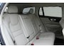 Volvo V60 B4 Mild Hybrid Essential Edition | BLIS Dodehoekdetectie | Adaptieve Cruise Control | Pilot Assist | Moritz Lederen Interieur Blond | High Performance Audio | Elektrisch Verstelbare Lendensteunen | Getint Glas Achter | Stoelverwarming | Stuurverwarming | Achterbankverwarming | 19 Inch Lichtmetalen Velgen | Volvo UX Infotainment | Google Services | Apple CarPlay | Android Auto