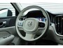 Volvo V60 2.0 B4 Mild Hybrid Essential Edition | BLIS Dodehoekdetectie | Adaptieve Cruise Control | Pilot Assist | Moritz Lederen Interieur Blond | High Performance Audio | Elektrisch Verstelbare Lendensteunen | Getint Glas Achter | Stoelverwarming | Stuurverwarming | Achterbankverwarming | 19 Inch Lichtmetalen Velgen | Volvo UX Infotainment | Google Services | Apple CarPlay | Android Auto