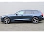 Volvo V60 2.0 B4 Mild Hybrid Essential Edition | BLIS Dodehoekdetectie | Adaptieve Cruise Control | Pilot Assist | Moritz Lederen Interieur Blond | High Performance Audio | Elektrisch Verstelbare Lendensteunen | Getint Glas Achter | Stoelverwarming | Stuurverwarming | Achterbankverwarming | 19 Inch Lichtmetalen Velgen | Volvo UX Infotainment | Google Services | Apple CarPlay | Android Auto