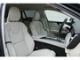 Volvo V60 2.0 B4 Mild Hybrid Essential Edition | BLIS Dodehoekdetectie | Adaptieve Cruise Control | Pilot Assist | Moritz Lederen Interieur Blond | High Performance Audio | Elektrisch Verstelbare Lendensteunen | Getint Glas Achter | Stoelverwarming | Stuurverwarming | Achterbankverwarming | 19 Inch Lichtmetalen Velgen | Volvo UX Infotainment | Google Services | Apple CarPlay | Android Auto