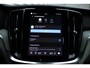 Volvo V60 2.0 B4 Mild Hybrid Essential Edition | BLIS Dodehoekdetectie | Adaptieve Cruise Control | Pilot Assist | Moritz Lederen Interieur Blond | High Performance Audio | Elektrisch Verstelbare Lendensteunen | Getint Glas Achter | Stoelverwarming | Stuurverwarming | Achterbankverwarming | 19 Inch Lichtmetalen Velgen | Volvo UX Infotainment | Google Services | Apple CarPlay | Android Auto