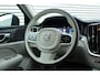 Volvo V60 B4 Mild Hybrid Essential Edition | BLIS Dodehoekdetectie | Adaptieve Cruise Control | Pilot Assist | Moritz Lederen Interieur Blond | High Performance Audio | Elektrisch Verstelbare Lendensteunen | Getint Glas Achter | Stoelverwarming | Stuurverwarming | Achterbankverwarming | 19 Inch Lichtmetalen Velgen | Volvo UX Infotainment | Google Services | Apple CarPlay | Android Auto