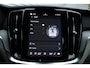 Volvo V60 B4 Mild Hybrid Essential Edition | BLIS Dodehoekdetectie | Adaptieve Cruise Control | Pilot Assist | Moritz Lederen Interieur Blond | High Performance Audio | Elektrisch Verstelbare Lendensteunen | Getint Glas Achter | Stoelverwarming | Stuurverwarming | Achterbankverwarming | 19 Inch Lichtmetalen Velgen | Volvo UX Infotainment | Google Services | Apple CarPlay | Android Auto