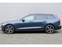 Volvo V60 2.0 B4 Mild Hybrid Essential Edition | BLIS Dodehoekdetectie | Adaptieve Cruise Control | Pilot Assist | Moritz Lederen Interieur Blond | High Performance Audio | Elektrisch Verstelbare Lendensteunen | Getint Glas Achter | Stoelverwarming | Stuurverwarming | Achterbankverwarming | 19 Inch Lichtmetalen Velgen | Volvo UX Infotainment | Google Services | Apple CarPlay | Android Auto