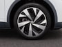 Volkswagen ID.4 First 77 kWh 205 Pk | LED-verlichting | Leder/Alcantara | Adaptive Cruise | Camera | CarPlay | Zwarte Hemel | 20 Inch | 40.702 Km