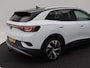 Volkswagen ID.4 First 77 kWh 205 Pk | LED-verlichting | Leder/Alcantara | Adaptive Cruise | Camera | CarPlay | Zwarte Hemel | 20 Inch | 40.702 Km
