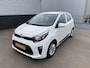 Kia Picanto 1.0 MPi DynamicLine Zeer Lage Km-stand, Achteruitrij camera, airconditioning, side skirts, cruise control, navigatie Apple CarPlay/Android Auto, start/stop systeem