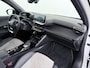Peugeot e-2008 EV GT Pack 50 kWh | 3-Fase | Navigatie | Alcantara bekleding | Panoramisch schuifdak | Full Led koplampen | Adaptieve cruise control | Stoelverwarming