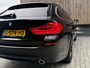 BMW 5-Serie Touring 520i High Executive Automaat | Apple CarPlay | Leren bekleding | Stoelverwarming | LED verlichting | Comfortstoelen met memory-functie | Draadloze telefoonlader | Achteruitrijcamera