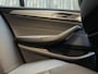 BMW 5-Serie Touring 520i High Executive Automaat | Apple CarPlay | Leren bekleding | Stoelverwarming | LED verlichting | Comfortstoelen met memory-functie | Draadloze telefoonlader | Achteruitrijcamera