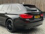 BMW 5-Serie Touring 520i High Executive Automaat | Apple CarPlay | Leren bekleding | Stoelverwarming | LED verlichting | Comfortstoelen met memory-functie | Draadloze telefoonlader | Achteruitrijcamera