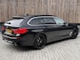 BMW 5-Serie Touring 520i High Executive Automaat | Apple CarPlay | Leren bekleding | Stoelverwarming | LED verlichting | Comfortstoelen met memory-functie | Draadloze telefoonlader | Achteruitrijcamera