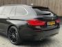 BMW 5-Serie Touring 520i High Executive Automaat | Apple CarPlay | Leren bekleding | Stoelverwarming | LED verlichting | Comfortstoelen met memory-functie | Draadloze telefoonlader | Achteruitrijcamera