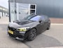 BMW 1-Serie M140i xDrive Edition Shadow High Executive OPEN DAK | ACHTERUIT RIJ CAMERA | NAVIGATIE | SFEERVERLICHTING | HARMANKARDON | F1 STUUR | LEDER | ELEKTRISCHE STOELEN MEMORY |