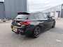 BMW 1-Serie M140i xDrive Edition Shadow High Executive OPEN DAK | ACHTERUIT RIJ CAMERA | NAVIGATIE | SFEERVERLICHTING | HARMANKARDON | F1 STUUR | LEDER | ELEKTRISCHE STOELEN MEMORY |