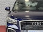 Audi Q2 35 TFSI 1.5 S EDITION NAVARRABLAUW ELEK.KLEP 150PK VIR.COCKPIT 18''LMV TOUCHSCREEN CARPLAY NAVI CAMERA LED STOELVERW. PDC 03/2025 "Audi rijden begint bij Topautos.nl – 20 Audi topmodellen direct op voorraad!"