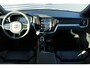 Volvo V60 2.0 T6 Plug-in hybrid AWD Plus Dark | Lichtmetalen Velgen 18" | Lederen Bekleding | Premium Audio by Harman Kardon | Rondomzicht Camera | Trekhaak Elektrisch Uitklapbaar | Verwarmde Voorruit | Electronic Climate Controle |Voorstoelen + Stuurwiel Verwarmd |